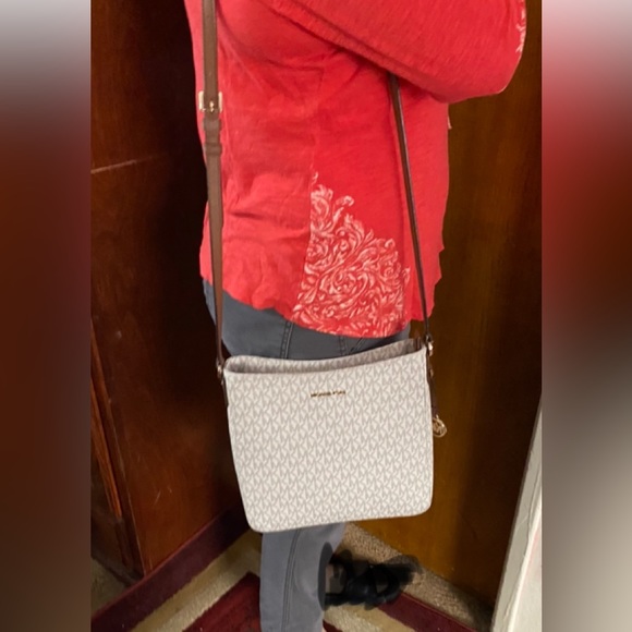 🔺🔻Michael Kors Jet Set Travel Large Logo Messenger🔺🔻 - Picture 15 of 17